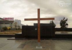 на головній площі Маріуполя безперервно молитимуться за мир в Україні