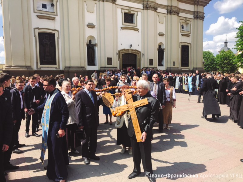 В Івано-Франківську триває молитовна хода вервиці, присвячена Дню матері (ВІДЕО)