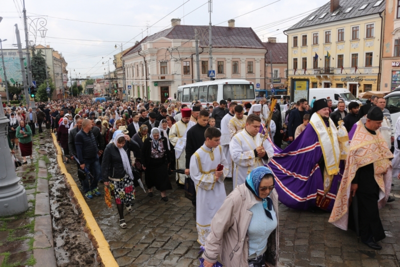Хресний хід у Чернівцях за ЄПЦ