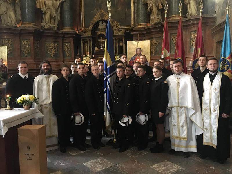 Майбутні морські офіцери у храмі Петра і Павла