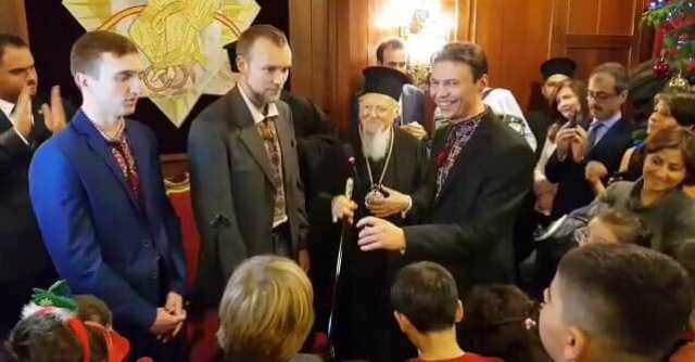 Патріарха Варфоломія колядами привітали з Різдвом Христовим