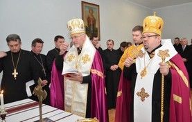 освячення сиротинця