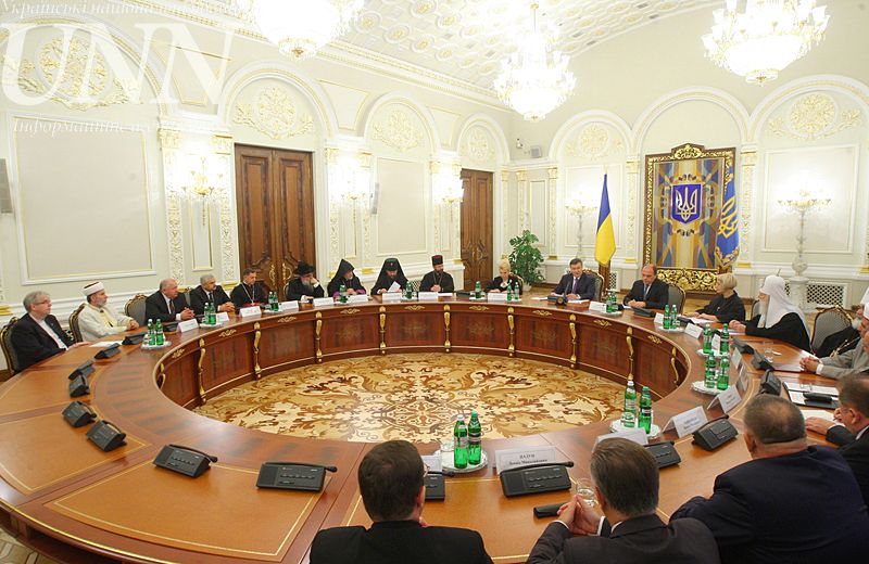 Круглий стіл - зустріч Президента В.Януковича і Першоієрархів українськиїх церков Круглий стіл - зустріч Президента В.Януковича і Першоієрархів українськиїх церков