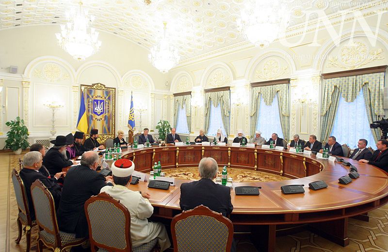 Круглий стіл - зустріч Президента В.Януковича і Першоієрархів українськиїх церков Круглий стіл - зустріч Президента В.Януковича і Першоієрархів українськиїх церков