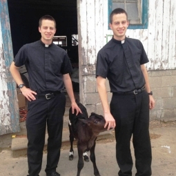 Разом народилися – разом висвятили