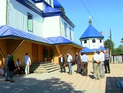 Громади двох сіл на Буковині також перейшли до УПЦ КП