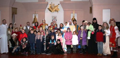 Семінаристи ЛьвСемінаристи ЛДССД УГКЦ гастролюють з Різдвяною програмою «Вертеп 2015» сходом України Семінаристи ЛьвСемінаристи ЛДССД УГКЦ гастролюють з Різдвяною програмою «Вертеп 2015» сходом України