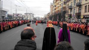 Не менше п’яти тисяч прикарпатців взяли участь у Хресній ході, яка відбулася в Івано-Франківську 