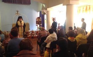 Київщина:більше 30 сімей переселенців зі Сходу України отримали Великодні кошики від Лицарів Колумба