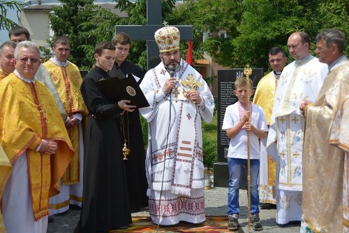 На Коломийщині освячено пам’ятний монумент в честь Героїв Небесної Сотні та загиблих в АТО.(ФОТО) На Коломийщині освячено пам’ятний монумент в честь Героїв Небесної Сотні та загиблих в АТО.(ФОТО)