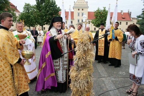 На Львівщині поблагословили Перший Сніп.(ФОТО)