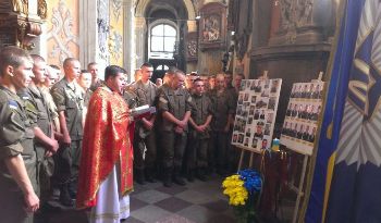 Львів: у Гарнізонному храмі молились заупокійну Святу Літургію за бійців Нацгвардії.(ФОТО)