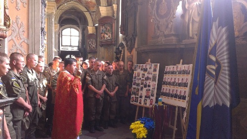 Львів: у Гарнізонному храмі молились заупокійну Святу Літургію за бійців Нацгвардії.(ФОТО)