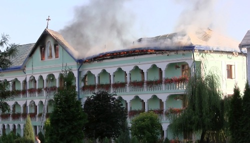 На Буковині горів монастир.(ФОТО,ВІДЕО)