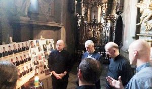 гості Синоду Єпископів УГКЦ молитовно вшанували пам'ять загиблих Героїв