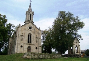 Тернопільщина: Греко-католицькій громаді передають занедбаний костел