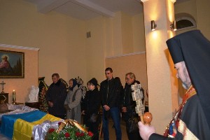 Колломия: парастас за покійним військовослужбовцем Євгеном Гродом очолив єпископ УГКЦ