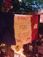 За жертв терактів в Парижі біля театру «Батаклан» помолилася українська громада