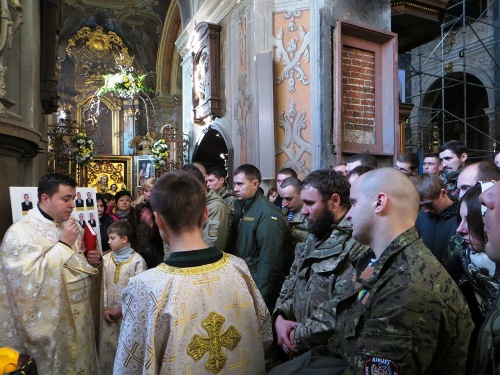 Львів: захисники Донецького аеропорту завітали на молитву до Гарнізонного храму.(ФОТО) 