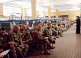 Молитва та коляда: Різдво Христове на полігоні 