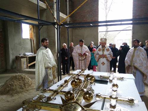 На Полтавщині освячено накупольний хрест у новозбудованому храмі.(ФОТО)
