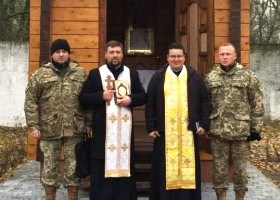 Капелани молилися разом із військовими зв’язківцями  в Семиполках
