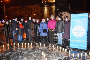 Серце із Різдвяних свічок «Карітасу» запалало у Львові.(ФОТО)