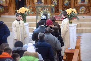 Тисячі вірних прибувають у Зарваницю, щоб поклонитися іконі Нерукотворного Спаса.(ФОТО)