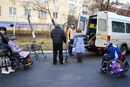 Соціальне таксі», спільна ініціатива благодійного фонду Карітас Хмельницький.(ФОТО) Соціальне таксі», спільна ініціатива благодійного фонду Карітас Хмельницький.(ФОТО)