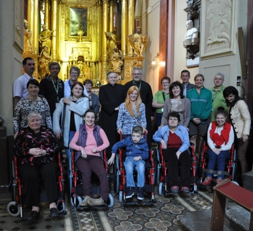 Для українців з особливими потребами Канадські благодійники передали інвалідні візки