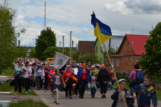 Відбулася ІХ-та піша проща християнського руху-спільноти «Матері в молитві» до Зарваниці.(ФОТО)