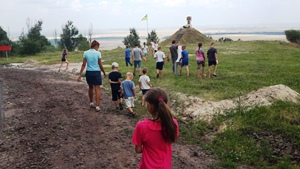 Толоку біля хреста полеглим воїнам УПА провела Підгорецька молодь.(ФОТО)