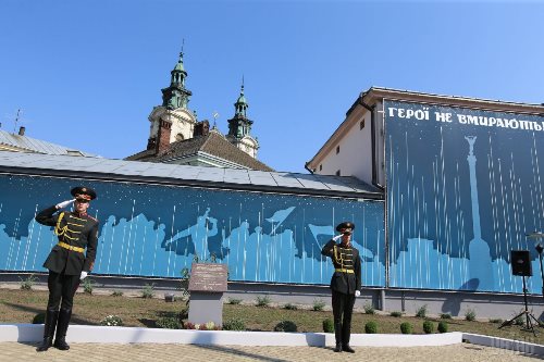 У Львові відкрили освятили Меморіальний комплекс на честь Героїв Небесної Сотні та воїнів АТО.(ФОТО) У Львові відкрили освятили Меморіальний комплекс на честь Героїв Небесної Сотні та воїнів АТО.(ФОТО)