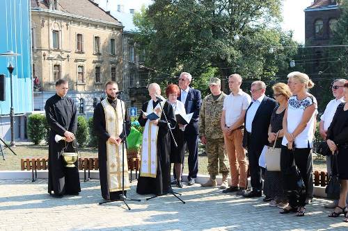 У Львові відкрили освятили Меморіальний комплекс на честь Героїв Небесної Сотні та воїнів АТО.(ФОТО)