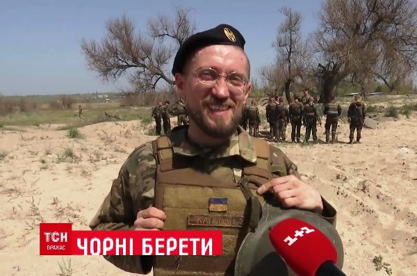 Право носити чорний берет морського піхотинця отримав капелан УГКЦ (ВІДЕО)