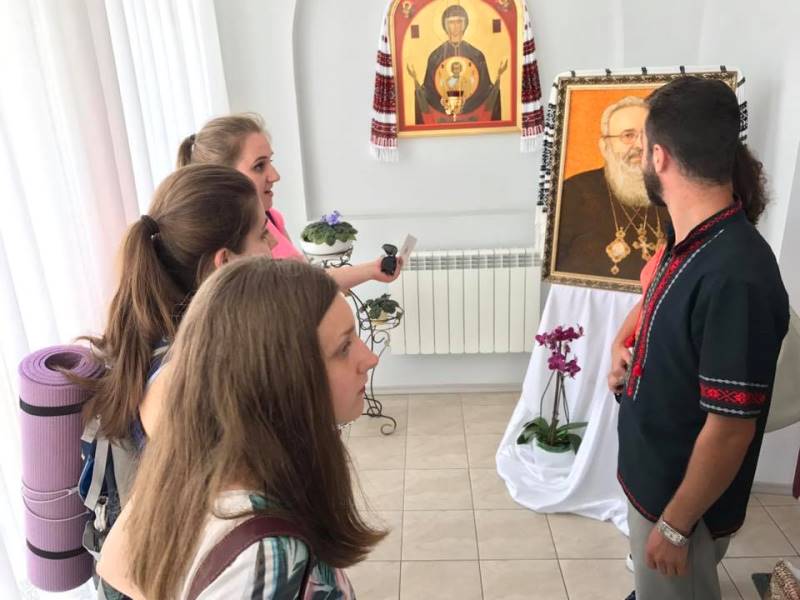 У Княжичах молодь Києва провела відпочинковий захід приурочений Патріарху Любомиру Гузару