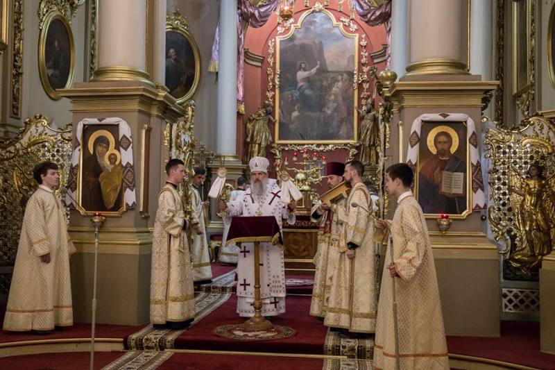 Владика Венедикт подякував працівникам Курії Львівської Архиєпархії
