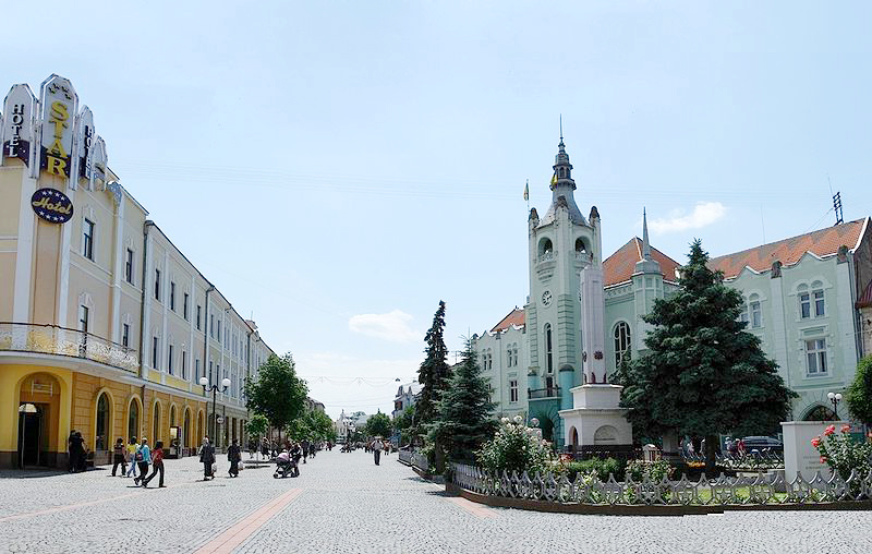 У Мукачево перейменували вулиці Бандери і Шухевича