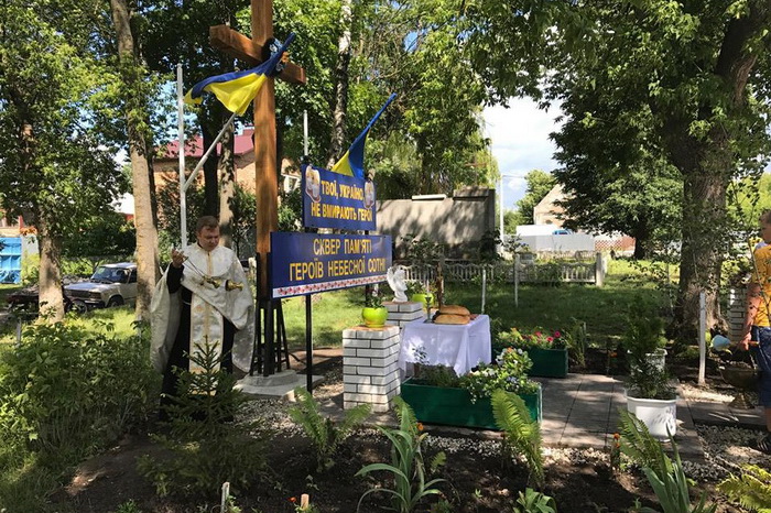 Неподалік Тернополя відкрили сквер на честь Героїв Небесної Сотні та Героїв АТО