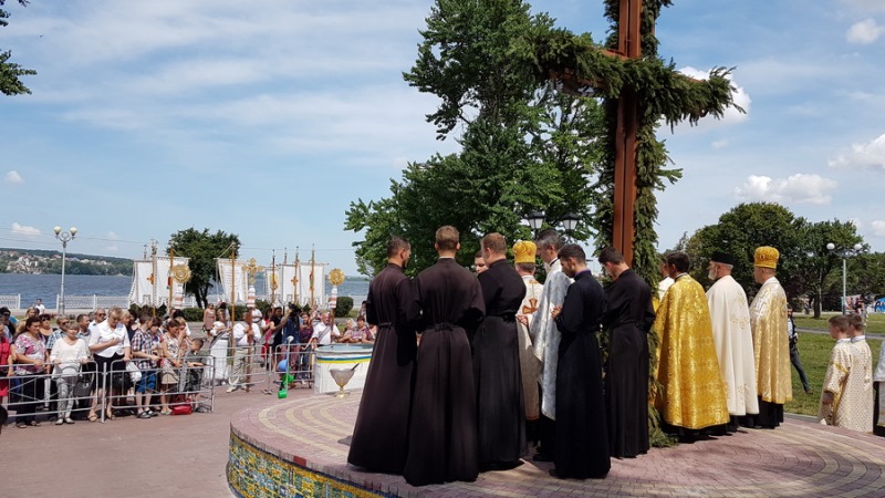 У Тернополі відбувся Хресний хід та водосвяття з нагоди празника св. Володимира (ВІДЕО)