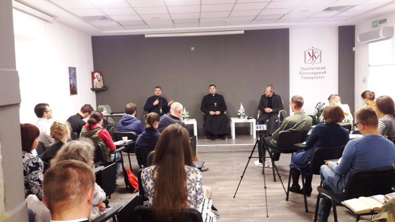 У Києві за участі відомих богословів відбувся круглий стіл на тему: «Біблія про єдність Церкви»