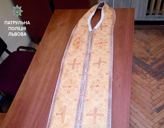 У Львові з Гарнізонного храму викрали одяг та гроші