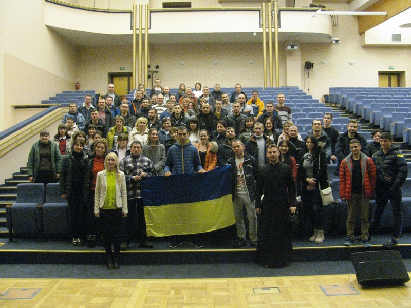 Cвященик УГКЦ організував курси польської мови для українців у Польщі