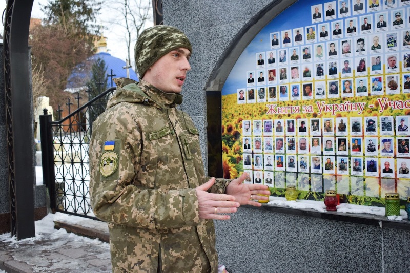 Там в окопах мислять глобальніше аніж більшість тих хто зневірився і в країні і в тому що зараз діється,- Капелан 30 ОМБр Андрій Окрепкий