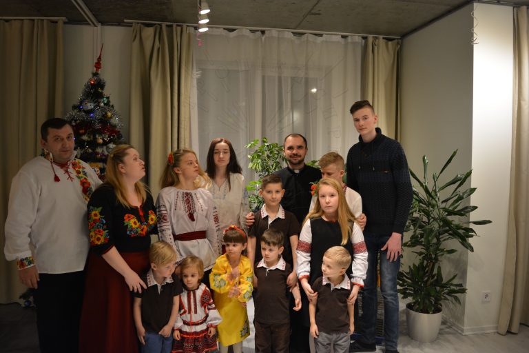 Капелани разом з дітворою вітали народження Ісуса Христа