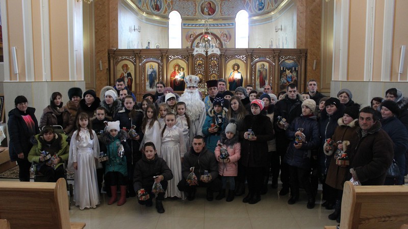 Нехай кожне серце в світі буде радістю зігріте