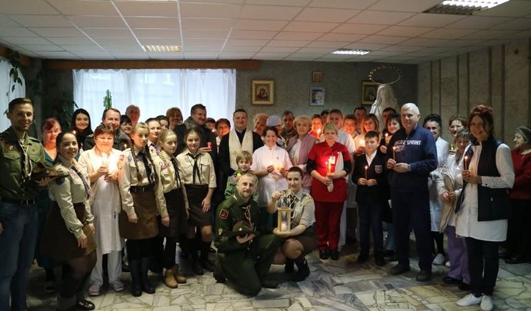 Вифлеємський вогонь миру передали до Військово-медичного клінічного центру Західного регіону