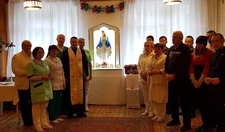 У Військово-медичному клінічному центрі м. Львова освятили фігуру Пресвятої Богородиці