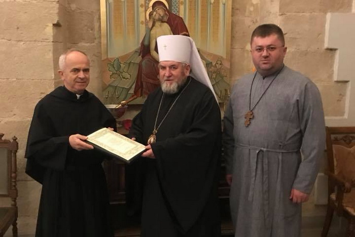 Хранитель Папської Захристії вручив Митрополиту Василію посвідку коронації Зарваницької ікони