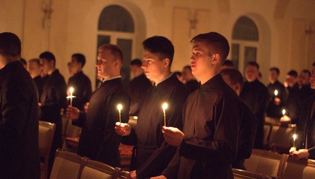 До акції "Година Землі" приєднались семінаристи ІФДС та КТДС